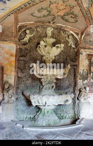 Fontaine en sous-sol du château de Ploskovice Banque D'Images