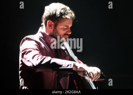 Arena di Verona, Vérone, Italie, 22 septembre 2022, Le 2Cellos - Stjepan Hauser pendant 2Cellos - Tour du monde - concert de musique Banque D'Images