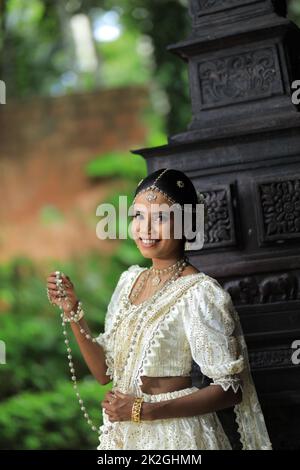 Mariée de Kandyan blanc Sri Lankais Banque D'Images