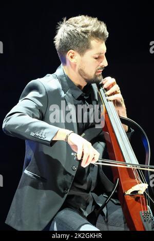 Vérone, Italie. 22nd septembre 2022. Le 2Cellos - Luka Sulic pendant 2Cellos - Tour du monde, concert de musique à Vérone, Italie, 22 septembre 2022 crédit: Agence de photo indépendante/Alamy Live News Banque D'Images