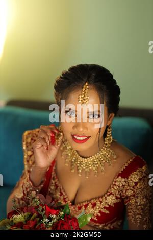 Robe de mariée rouge indien Lehenga Banque D'Images