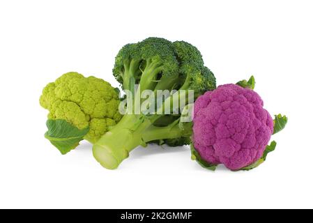 Chou-fleur et brocoli frais et colorés sur blanc Banque D'Images