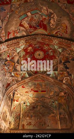 Krishna Rasa Lila au plafond à Badal Mahal, Bundi, Rajasthan, Inde. Banque D'Images