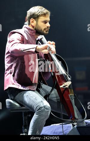 Vérone, Italie. 22nd septembre 2022. Le 2Cellos - Stjepan Hauser en 2Cellos - Tour du monde, concert de musique à Vérone, Italie, 22 septembre 2022 crédit: Agence de photo indépendante/Alamy Live News Banque D'Images