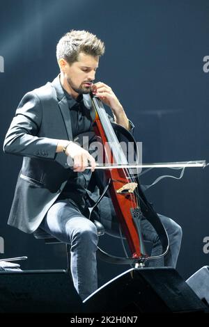 Vérone, Italie. 22nd septembre 2022. Le 2Cellos - Luka Sulic pendant 2Cellos - Tour du monde, concert de musique à Vérone, Italie, 22 septembre 2022 crédit: Agence de photo indépendante/Alamy Live News Banque D'Images