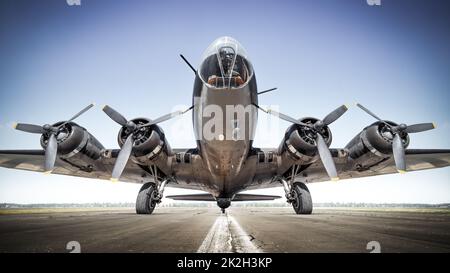 warbird historique sur une piste Banque D'Images