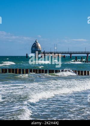 Jetée sur la côte de la mer Baltique à Zingst, Allemagne Banque D'Images