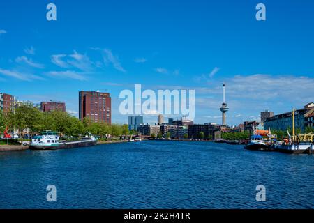 Paysage urbain de Rotterdam avec tour d'observation Euromast Banque D'Images