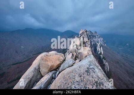 Vue du pic, Ulsanbawi. Le Parc National de Seoraksan, Corée du Sud Banque D'Images