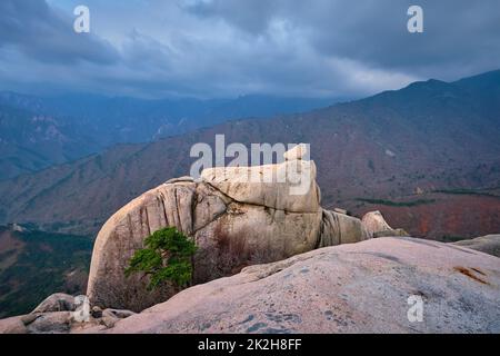 Vue du pic, Ulsanbawi. Le Parc National de Seoraksan, Corée du Sud Banque D'Images