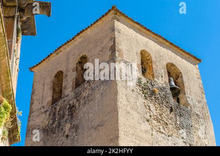 Tour de l'église dans la ville médiévale de Sepulveda, Castille et Leon, Espagne Banque D'Images