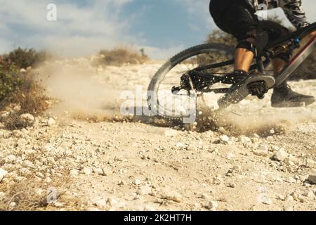 Cycliste professionnel lors d'une descente sur son vélo Banque D'Images