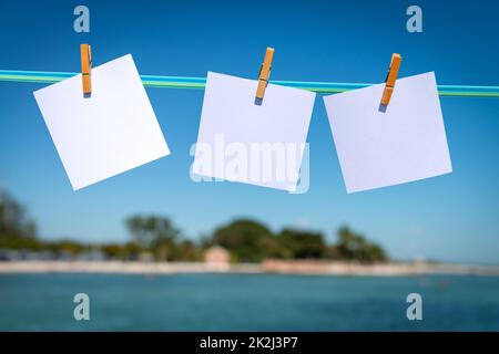 île tropicale avec messages et photos Banque D'Images