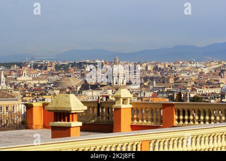 Paysage urbain de Rome, Italie, une vue de la colline du Janicule (le mont Janicule) Banque D'Images