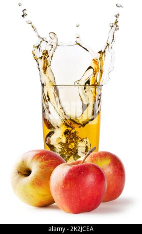 Trois pommes avec un verre de jus de pomme Banque D'Images