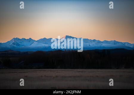 Vue panoramique sur les Alpes du Sud depuis le canton de Twizel. Banque D'Images