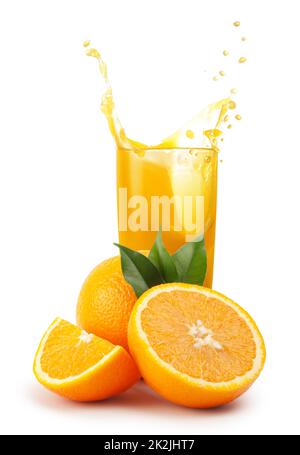 Verre de jus d'orange et d'oranges Banque D'Images