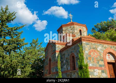 Une petite chapelle sur la route du monastère de Panagia tou Machairas. District de Nicosie, Chypre Banque D'Images