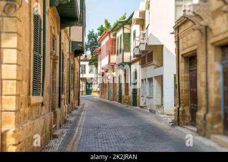 Asim efendi street, étroite rue historique dans le centre de Nicosia Banque D'Images