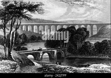 Vue sur le canal d'Ellesmere qui traverse la vallée de Llangollen, pays de Galles. Au milieu à droite f l'image est l'aqueduc de Pont-y-Cysyllte. Le plus notable de tous les aqueducs à travers le fer en Grande-Bretagne. Construit par Thomas Telford (1757-1834), ingénieur civil écossais. Ouvert en 1805, il mesure 307 mètres de long, avec 19 arches et se trouve à 30,7 mètres au-dessus de la rivière Dee. Il coûte £47 018. Gravure cica 1845. Transport. Génie civil. Banque D'Images