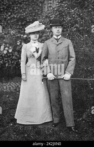 Wilhelmina des Pays-Bas (1880-1962) avec le Prince Henry, duc de Mecklembourg-Schwerin (1876-1934) le jour de leur mariage. En date du 20e siècle Banque D'Images