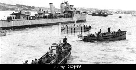 Destroyer canadien Fraser 'off' de la côte basque espagnole avec les bateaux de pêche plein de sujets britanniques et alliées réfugiés à être lancé dans la cargo 'Baron Nairn'. "Fraser" a été coulé dans une collision le 25 juin 1941. Banque D'Images