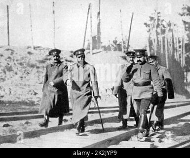 Grand-duc Nicolas et le Tsar Nicolas II de Russie inspecter 1915 troupes Banque D'Images