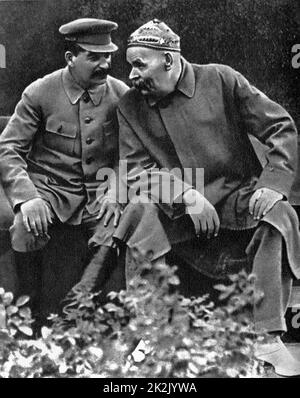 Discussion entre Joseph Staline et Maxim Gorky dans le parc de la place Rouge à Moscou. 1931 Banque D'Images