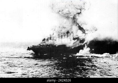 Lexington, un porte-avions américain a été coulé le 7 mai 1942 par des torpilles et des bombes à partir de la marine japonaise. Elle semblait d'abord pour survivre à l'attentat, mais après une série d'explosions internes, le navire a été condamné. La bataille de la mer de Corail Banque D'Images