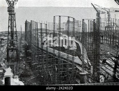 La marine française de type dreadnought cuirassé de première classe 'Normandie' en construction dans l'AC de la Loire chantier naval, St Nazaire. Lancé Octobre 1914, rebuté 1924-1925. Banque D'Images