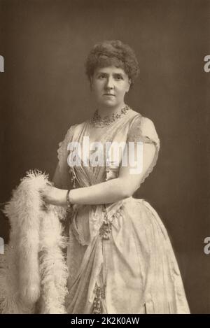 « Anna Williams, éminente chanteuse d'oratora anglaise du dernier quart du 19th siècle, en photo c1890. À la fin du siècle, elle s'est retirée de la plate-forme pour se concentrer sur l'enseignement. Banque D'Images