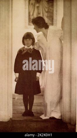 'Béni Art Thou parmi les femmes', photo prise par Gertrude Käsebier (format 23,5 x 14,3 cm). Photogravure. Situé à la galerie d'art nationale de Washington Banque D'Images