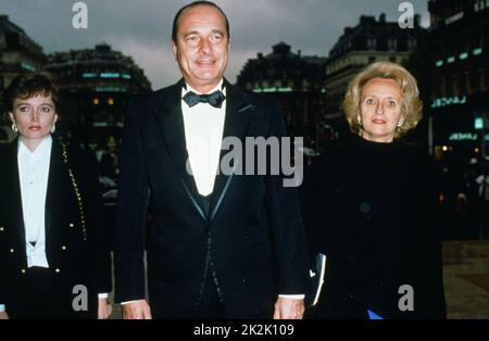 Gala Frank Sinatra, Liza Minnelli et Sammy Davis Jr. Au Palais Garnier de Paris : arrivée de Claude Chirac, Jacques Chirac et Bernadette Chirac. 26 avril 1989 Banque D'Images