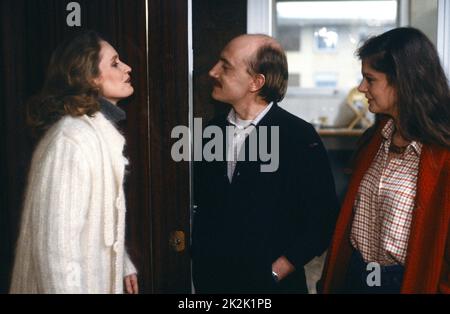 Marie-Christine Barrault, Michel blanc et Catherine Salviat sur le tournage du film télévisé 'après tout ce qu'on a fait pour toi', réalisé par Jacques Fansten en 1983. Banque D'Images