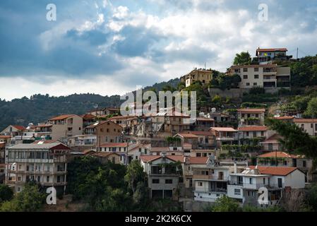 Vue sur le village d'Agros. District de Limassol, Chypre Banque D'Images