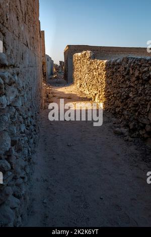 Al Jazirah Al Hamra est une ville au sud de la ville de Ras Al Khaimah dans les Émirats arabes Unis. Il est connu pour sa collection de huous abandonnés Banque D'Images