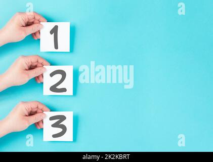 Les chiffres un, deux et trois sont inscrits sur le papier, le tableau de cours et de présentation, le concept d'éducation, l'espace de copie Banque D'Images