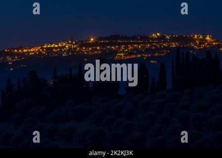 Volterra la nuit en Toscane, Italie Banque D'Images