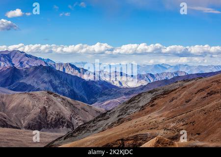 Vue près de Tanglang la Pass dans l'Himalaya Banque D'Images