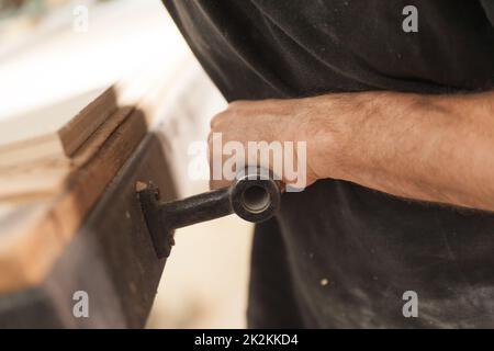 rasage en avion dans un atelier de menuiserie Banque D'Images