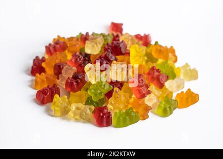 un bouquet d'ours en peluche colorés sur fond blanc Banque D'Images