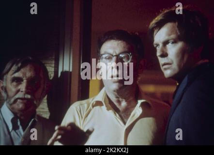 L'imposant Inferno USA, 1974 Directeur : Irwin Allen Irwin Allen, Robert Wagner sur le set Banque D'Images