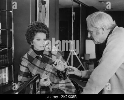 André CAYATTE, Sophia Loren sur le verdict final Italie / USA, 1974 Banque D'Images