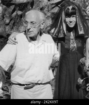 L'année de l'oiseau bleu : 1976 Etats-Unis Directeur : George Cukor George Cukor et Jane Fonda photo de tournage Banque D'Images