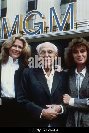 Riche et célèbre année : 1981 Etats-Unis Directeur : George Cukor Candice Bergen, George Cukor, Jacqueline Bisset sur le set Banque D'Images