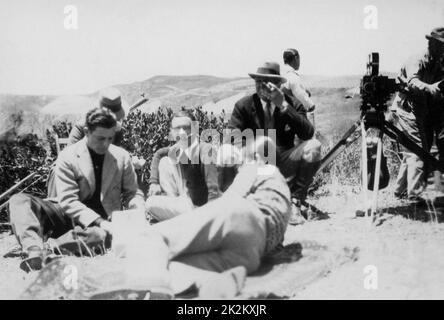 Robert Florey, directeur adjoint chez Henry King, directeur et directeur de la photographie George Barnes Making of the Magic Flame 1927, États-Unis Banque D'Images