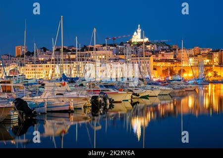 Le Vieux Port de Marseille dans la nuit. Marseille, France Banque D'Images