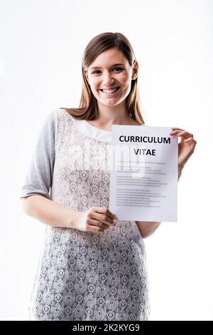 jeune femme montrant son curriculum vitae Banque D'Images