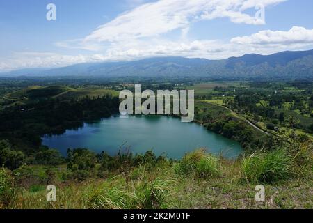 Un des lacs de cratère près de fort Portal Banque D'Images