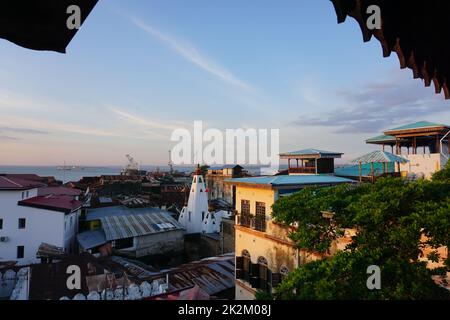 Vue sur la vieille ville de Stone Town, Zanzibar au coucher du soleil Banque D'Images